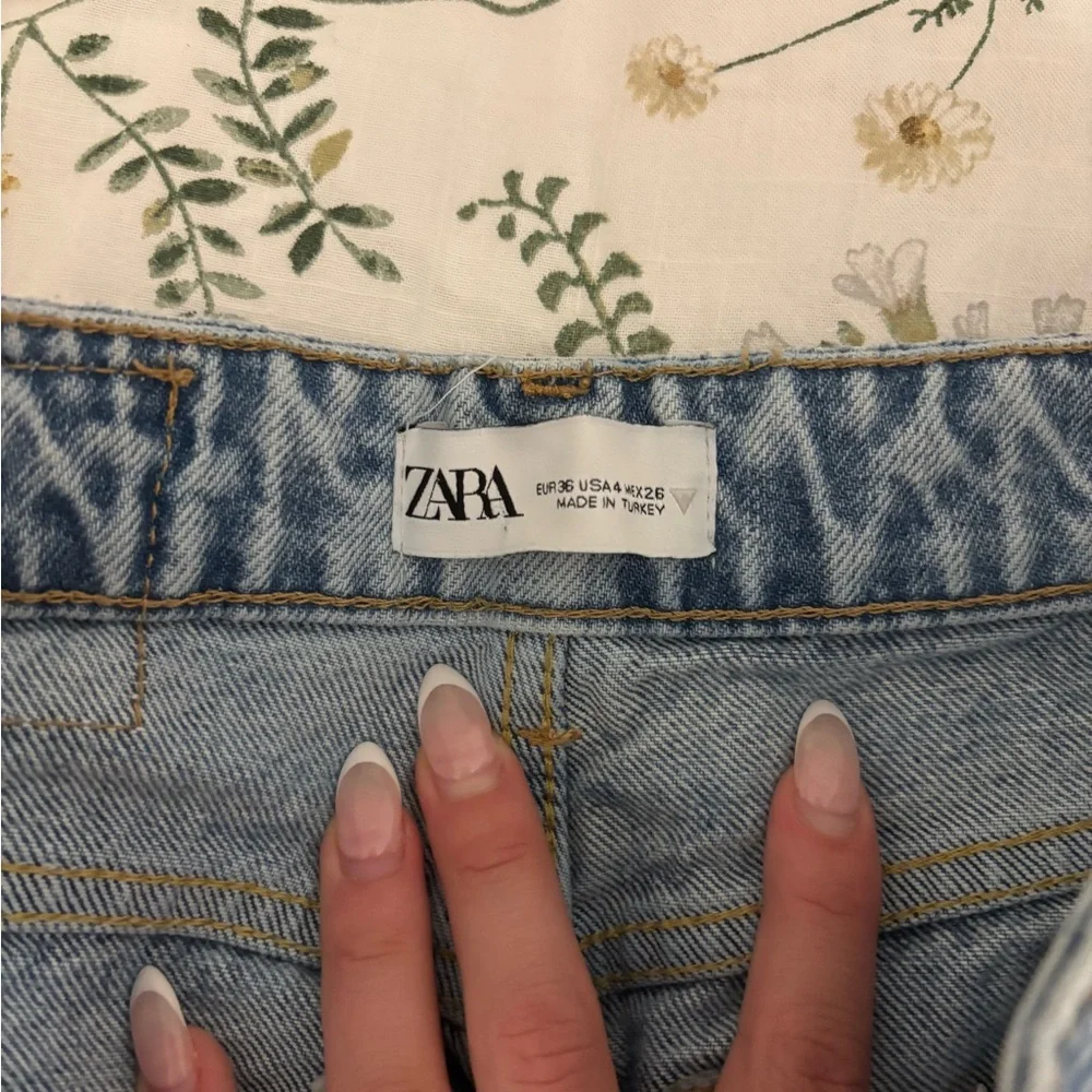 Zara Light Blue Denim Jeans - Picture 2 of 2